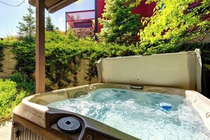 Outdoor spa tub - KBM Resorts | In the Heart of Old Town,Walk to Main St., Easy access shuttle to PCMR or DV Resorts, Private Hot Tub! POA-504b (Park City)
