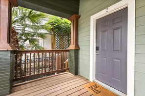 Exterior detail - Luxurious 3-bedroom house in downtown San Antonio near the Alamodome. (San Antonio)