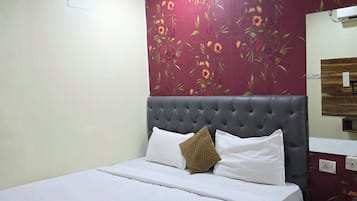 Standard Room | Desk, laptop workspace, free WiFi, bed sheets