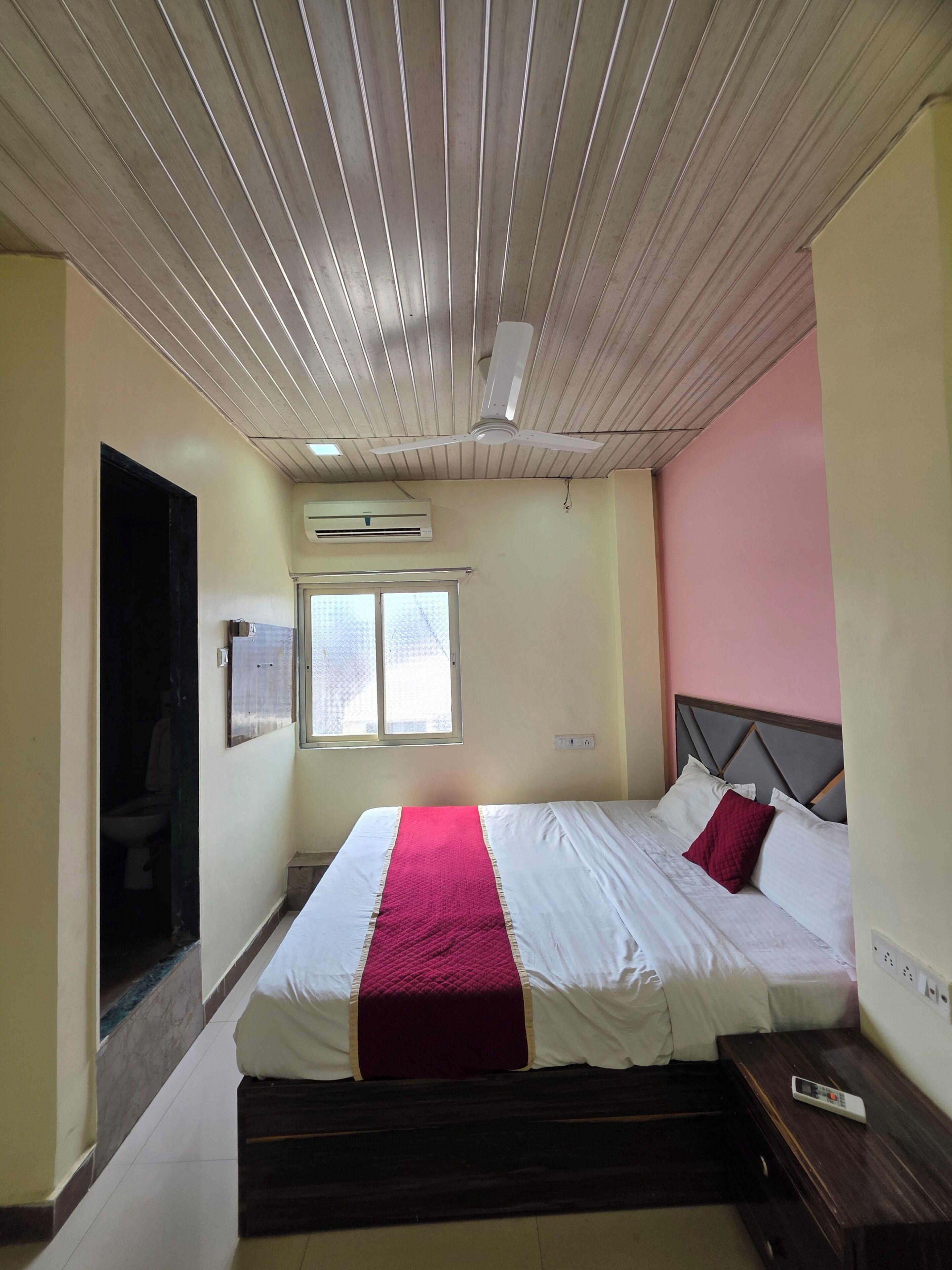 Deluxe Double Room, City View | Desk, laptop workspace, free WiFi