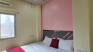 Desk, laptop workspace, free WiFi, bed sheets