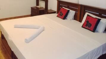 Basic Villa, Garden View | Desk, free WiFi