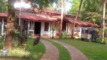 Fachada de la propiedad
