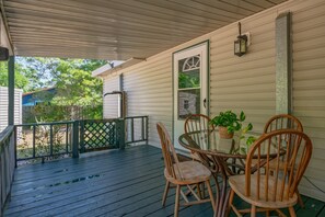 Outdoor dining - Fisherman's Retreat! (Panacea)