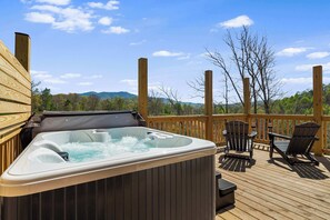 Outdoor spa tub - Couples retreat 1BR | HotTub, FirePit, Mountain Vw (Whittier)