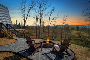 Property grounds - Romantic 1BR A-Frame | Hot Tub, Fire Pit, Mountain Vw (Whittier)