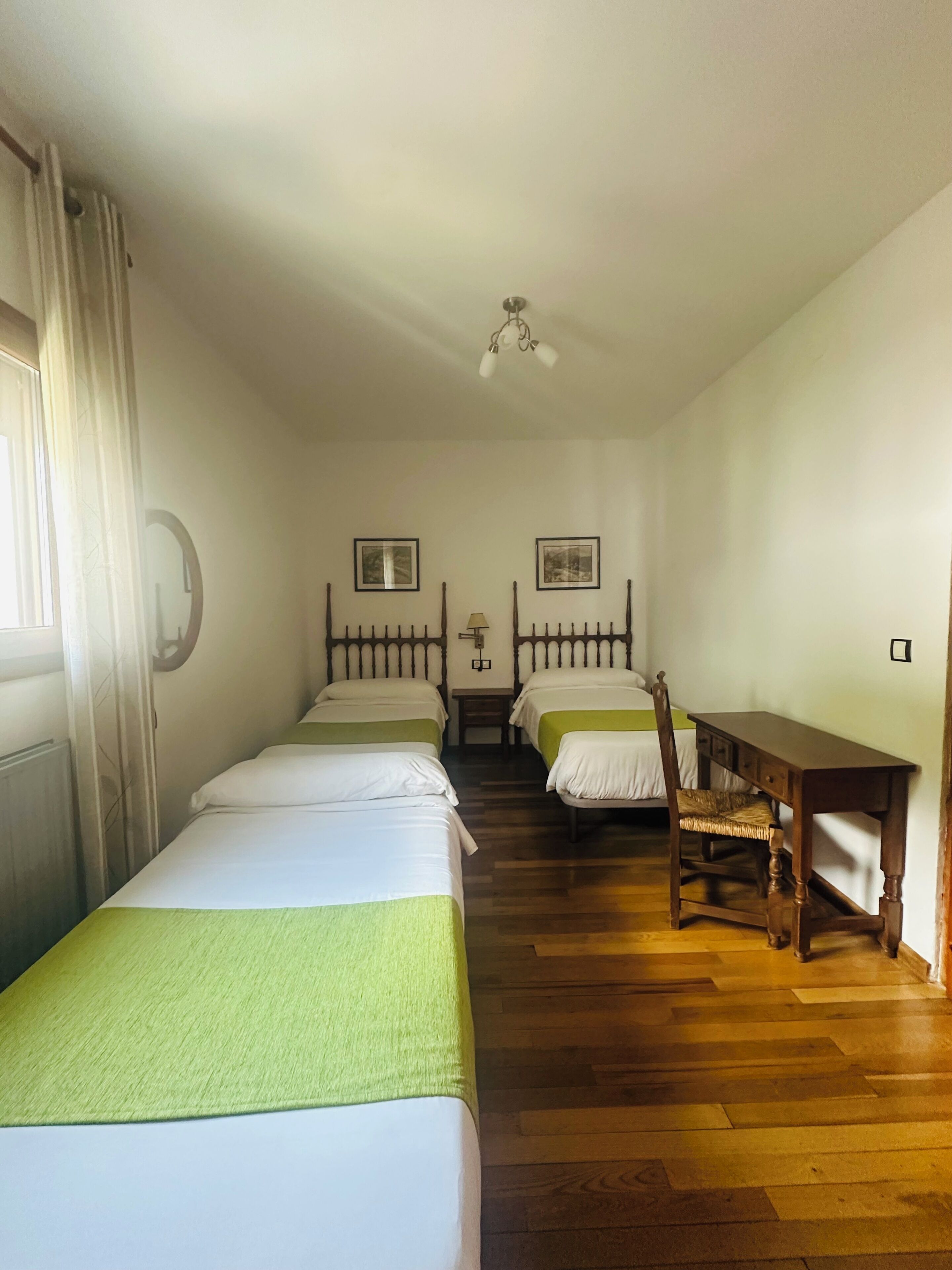 Chambre triple, vue sur la cour intérieure | Accès au Wi-Fi (inclus)