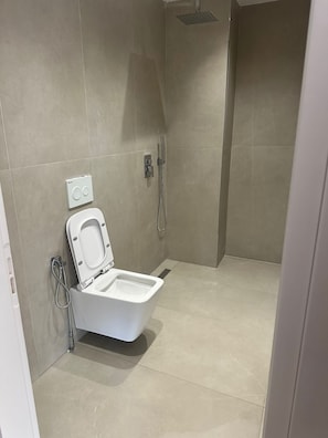 Deluxe Double Room | Bathroom