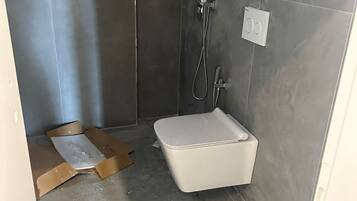 Deluxe Double Room, Balcony, City View | Bathroom