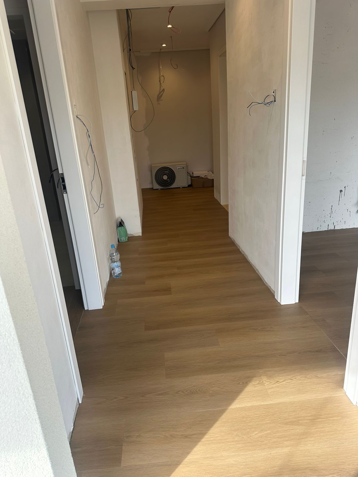 Deluxe Double Room, Balcony, City View | Interior