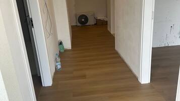 Deluxe Double Room, Balcony, City View | Interior