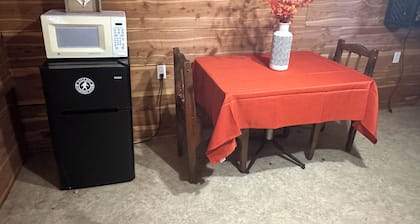 Cozy Glamping With Direct Access to Brimstone Trails. Gated & Fenced in For Dogs