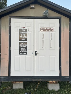 Exterior detail - Cozy Glamping With Direct Access to Brimstone Trails. Gated & Fenced in For Dogs (Huntsville)