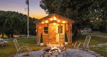 Cozy Cabin - Direct Access to Brimstone Trails - New Private Fire Pit - Hot Tubs