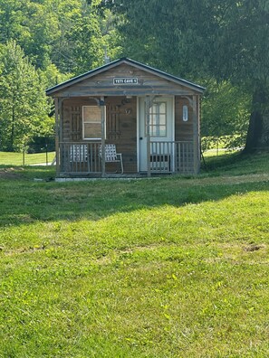 Exterior - Cozy Glamping With Direct Access to Brimstone Trails. Gated & Fenced in For Dogs (Huntsville)