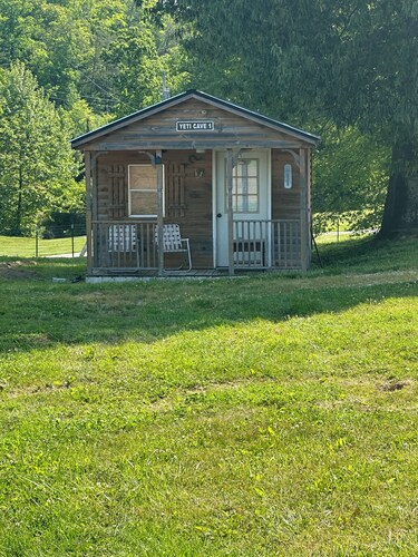 Cozy Glamping With Direct Access to Brimstone Trails. Gated & Fenced in For Dogs