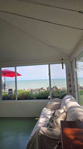 Walden on Erie l 3 Bedrooms l Lakefront l Dog Friendly