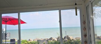 Walden on Erie l 3 Bedrooms l Lakefront l Dog Friendly