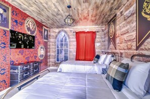 7 bedrooms, iron/ironing board, Internet, bed sheets - 7BR Windsor Cay Home w/ Pool & Game Room (Clermont)
