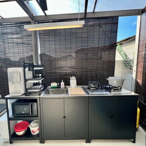 Refrigerador, microondas, horno y parrilla de estufa