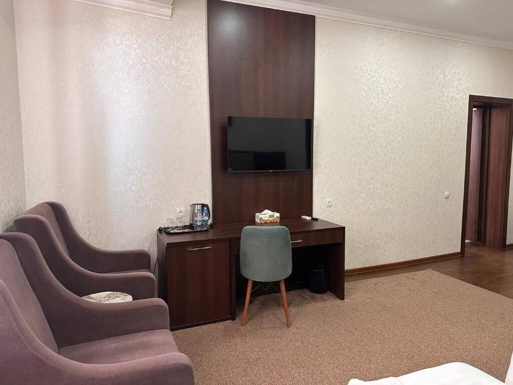 Double or Twin Room, City View | Interior