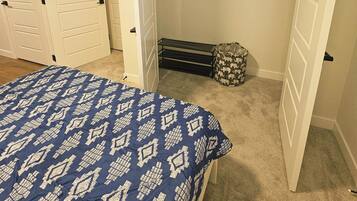 2 bedrooms, desk, WiFi, bed sheets