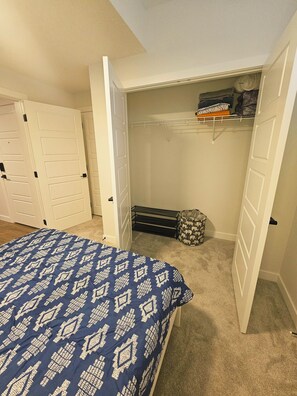 2 habitaciones, escritorio, wifi y ropa de cama 