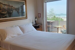 Room - CN043 - Cesenatico, four-room apartment facing the sea with a panoramic terrace (Cesenatico)