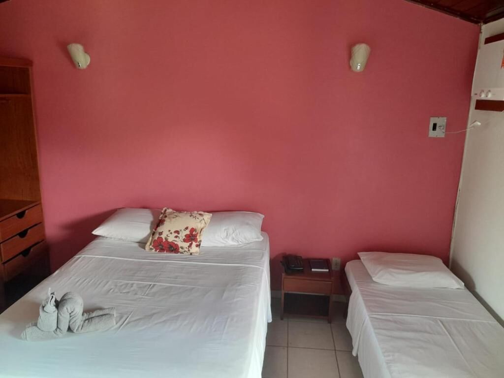 Chambre avec lits jumeaux, vue piscine