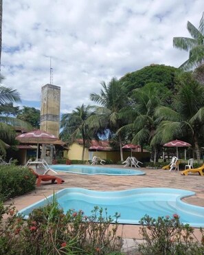 Outdoor pool - Hotel Jardim Tropical  (Barcarena)