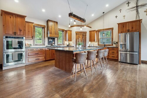 New Listing! McGregor Retreat - 5 bedroom home near McGregor Lake.