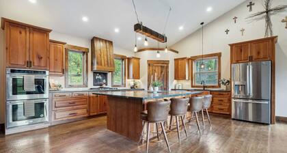 New Listing! McGregor Retreat - 5 bedroom home near McGregor Lake.