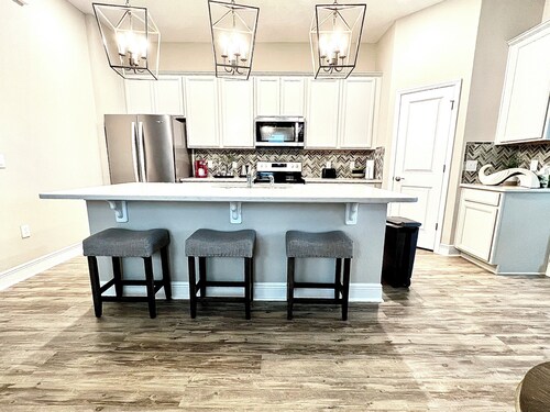 Welcoming clean 3-bedroom house in cozy neighborhood in Oakland FL