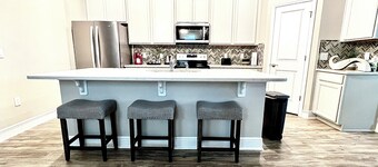 Welcoming clean 3-bedroom house in cozy neighborhood in Oakland FL