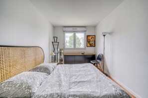 Iron/ironing board, WiFi, bed sheets - Bright apartment with private parking in Bordeaux (Bordeaux)