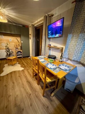 Dining - Charming apartment with garden and private parking (Le Monêtier-les-Bains)