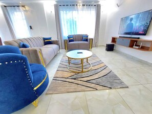 Living area - luxury and elegant home near world waters,Nyali beach, Nyali centre for family (Mombasa)