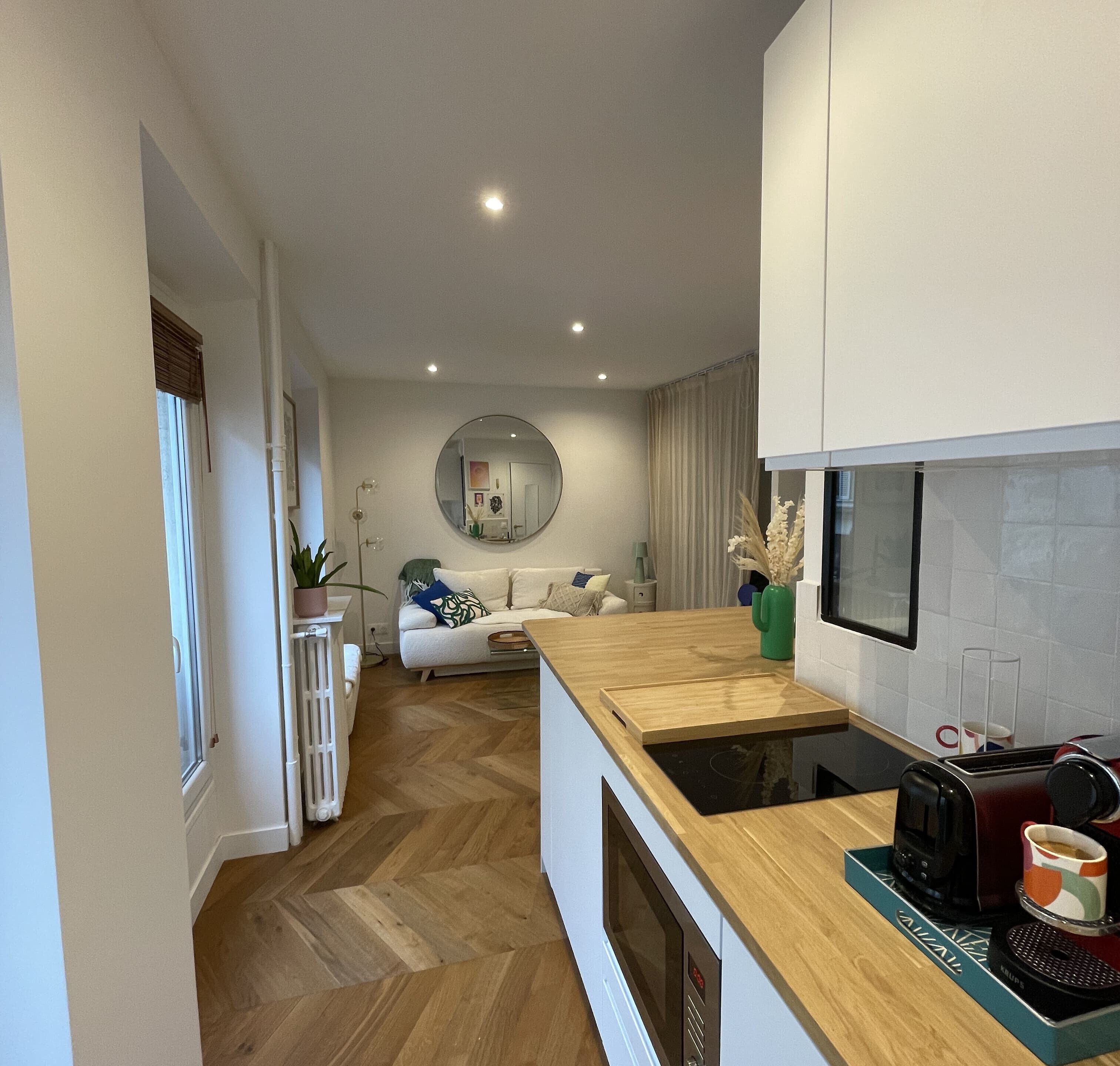 Fridge, microwave, dishwasher, coffee/tea maker
