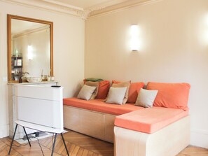 Interior - Charming apartment with balcony in Paris 11 (Paris)