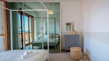 2 bedrooms, desk