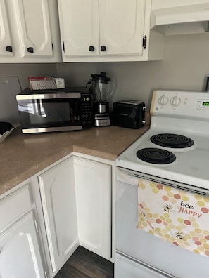 Coffee/tea maker, fridge, microwave, oven