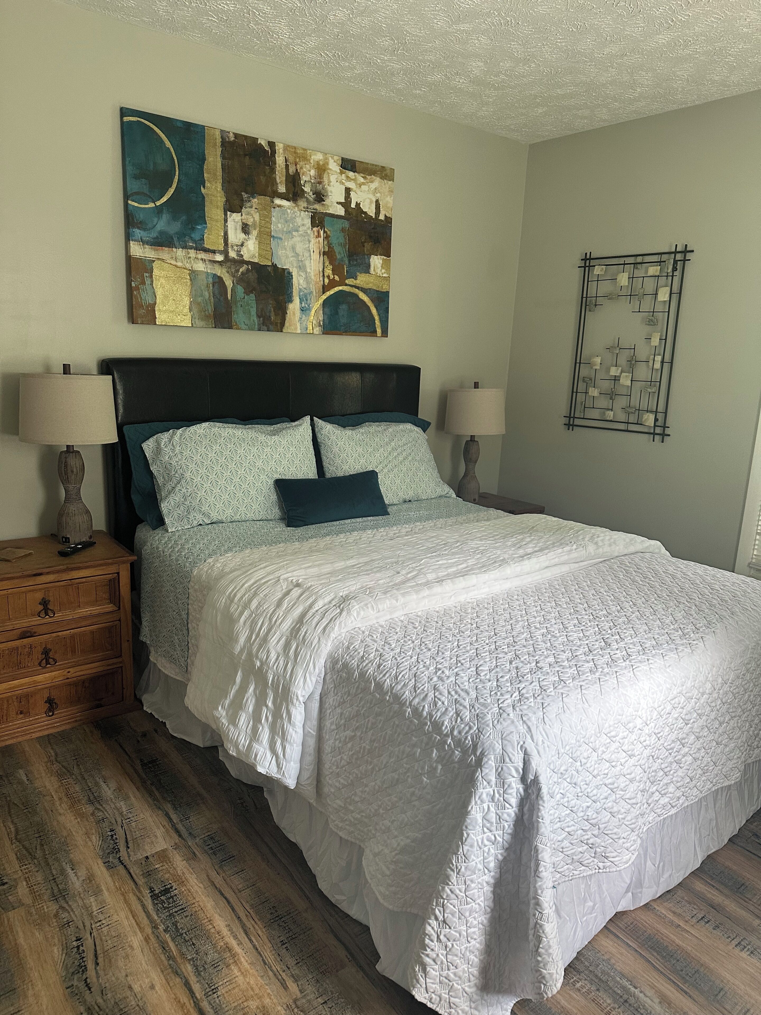 2 bedrooms, iron/ironing board, WiFi (free), bed sheets