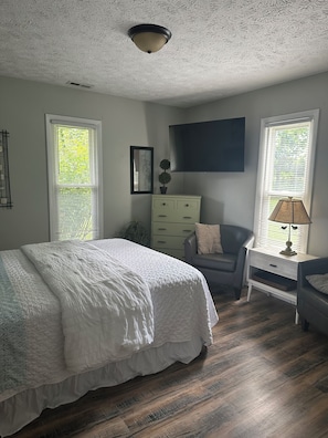2 bedrooms, iron/ironing board, free WiFi, bed sheets