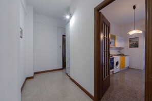 Interior - A cozy and comfortable apartment of approximately 70 square meters located on the second floor of a building with an elevator, accommodating up to 6 people.The property is just a few minutes’ walk from La Spezia Central Station, in an area with all the (La Spezia)