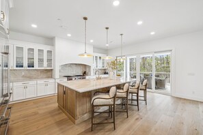 Fridge, microwave, oven, dishwasher - The Seagrove Escape|Easy Beach Access|Private Pool|Golf Cart (Santa Rosa Beach)