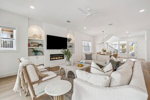TV - The Seagrove Escape|Easy Beach Access|Private Pool|Golf Cart (Santa Rosa Beach)