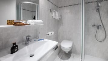 Standard Twin Room | Bathroom