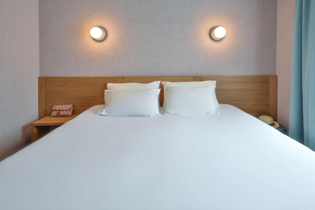 Habitación doble superior, 1 cama de matrimonio grande | Sistema de insonorización y wifi gratis