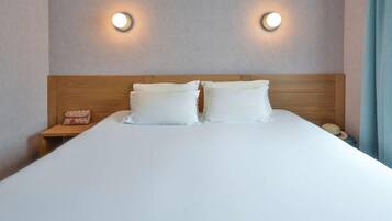 Habitación doble superior, 1 cama de matrimonio grande | Sistema de insonorización y wifi gratis