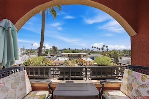 Property grounds - Condo in North Pacific Beach With Ocean Views (San Diego)